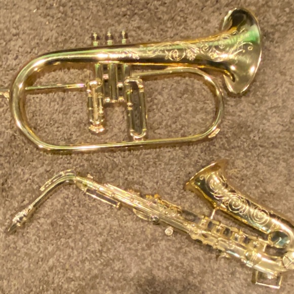 Gently used, wall decor plastic flugelhorn and saxophone. - Picture 8 of 8